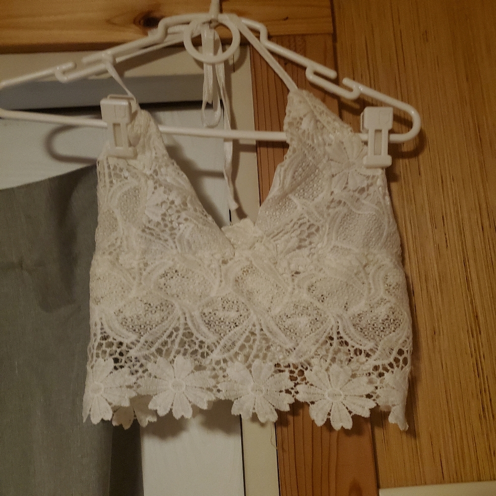 BOGO 🏁Lace triangle crop top🏁